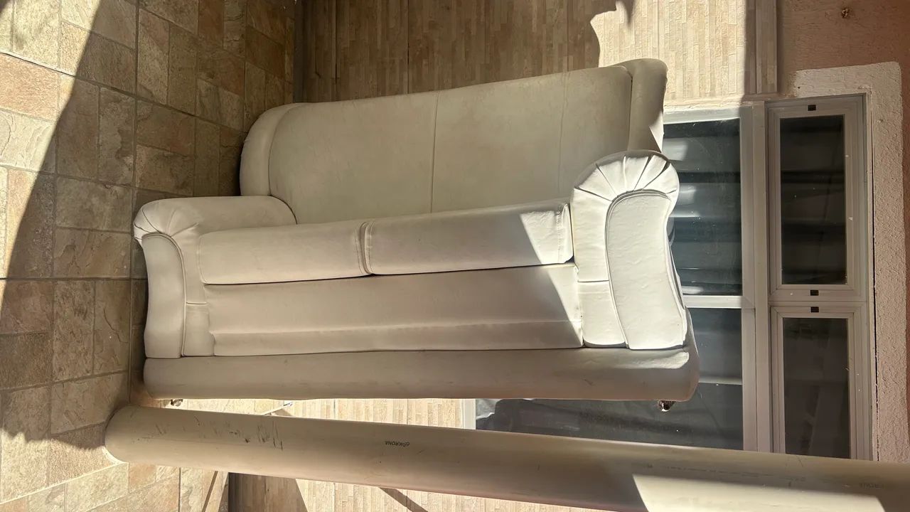 Sofá em Couro Naval - 1,36 m | Elegância e Conforto - Foto 2
