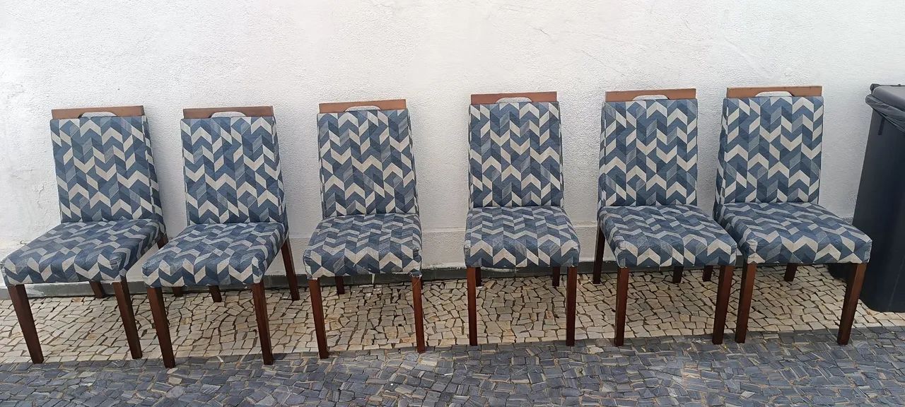 Seis cadeiras de mesa de jantar