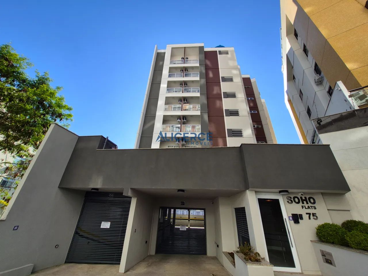 Studio mobiliado com garagem em São Mateus.