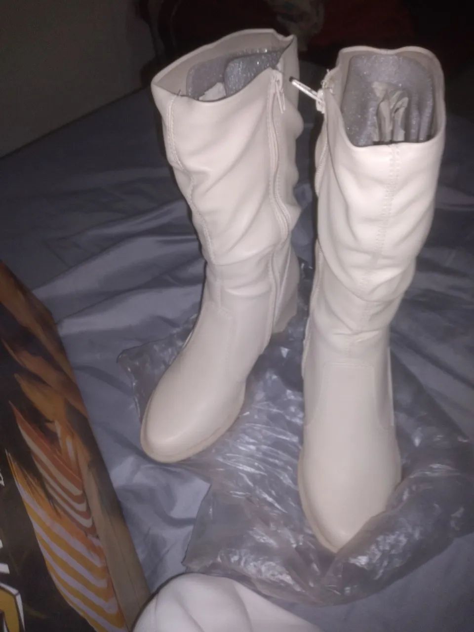 Bota slouch mississipi e bolsa branca  - Foto 4
