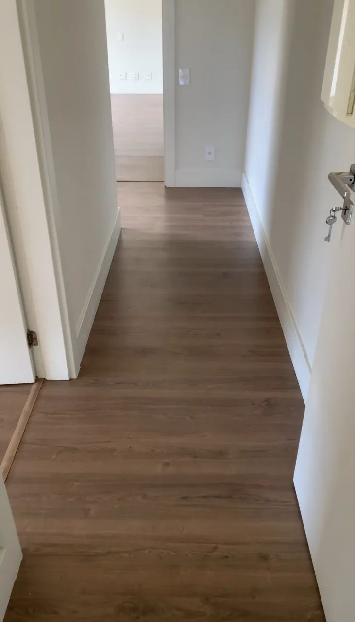 Instalação Especializada de Piso Laminado e Rodapés | ResolveLar - Foto 2