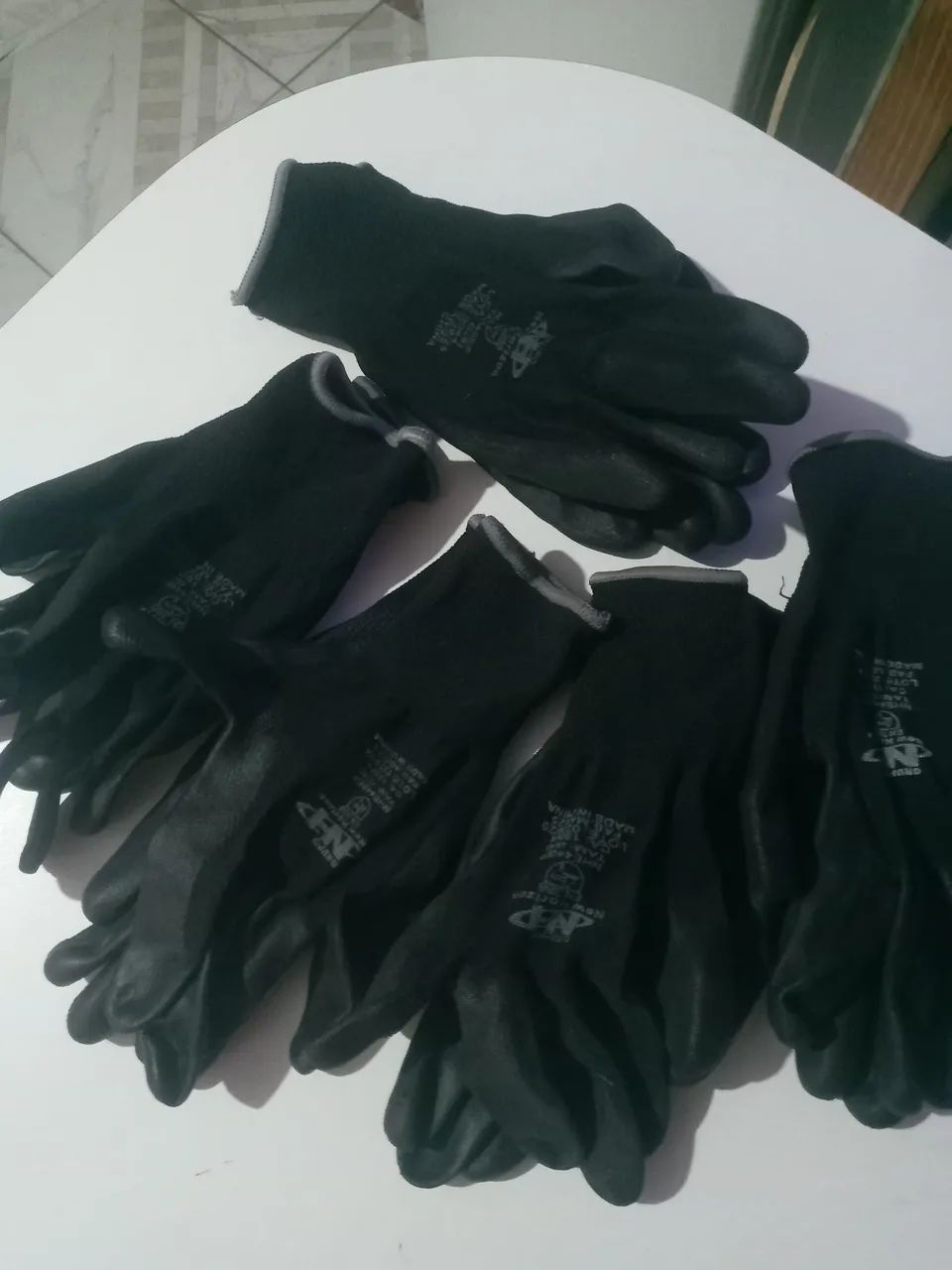 5 pares de luvas 