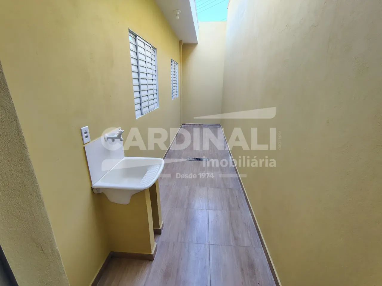 Casa 2 Dormitórios com garagem coberta - Foto 4