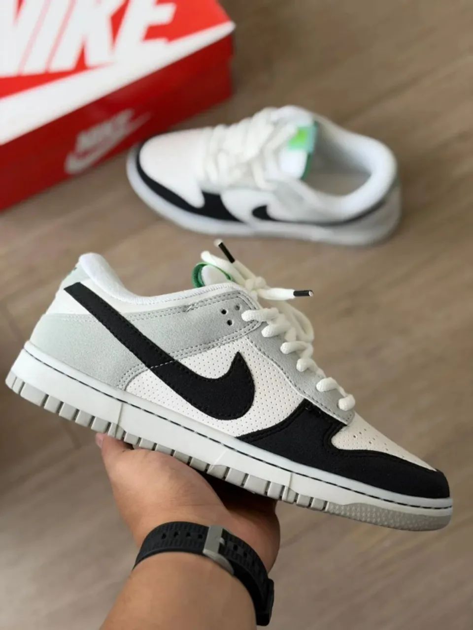 TÊNIS DUNK LOW SB CINZA/ BCO/ PTO UNISSEX PREMIUM