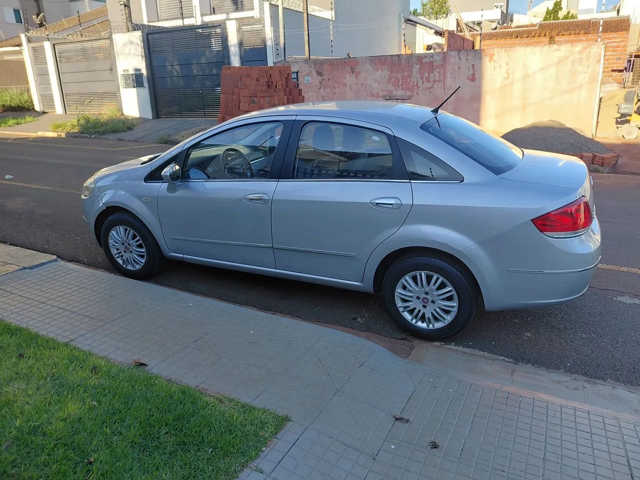 Fiat Linea 1.9/ HLX 1.9/ 1.8 Flex 16V 4P 2010 - Foto 4