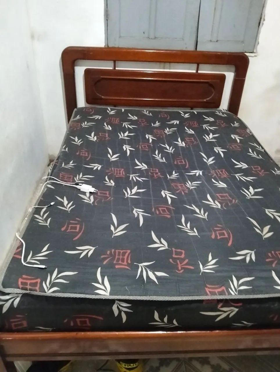 Vendo cama casal madeira massiça