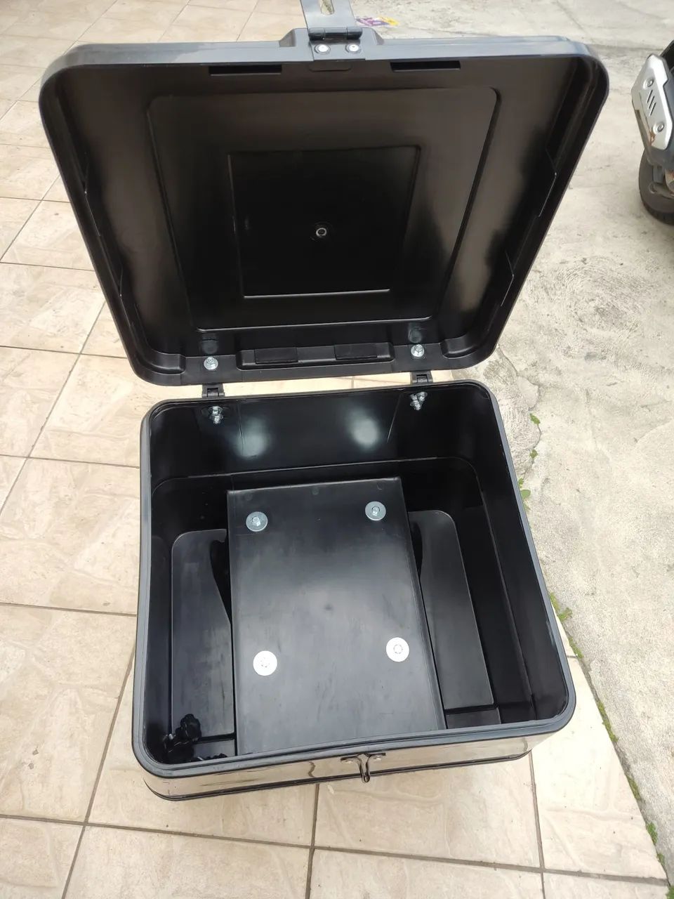 Baú de 80 litros com suporte  - Foto 3