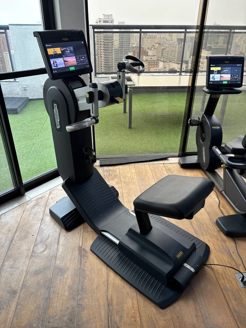 Ergômetro de Membros Superiores Technogym Excite Top 1000 Unity - Foto 4