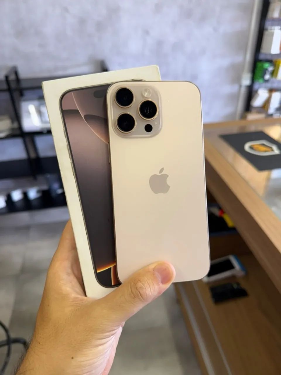 iPhon 16 Pro max 256gb Desert Titanium + caixa