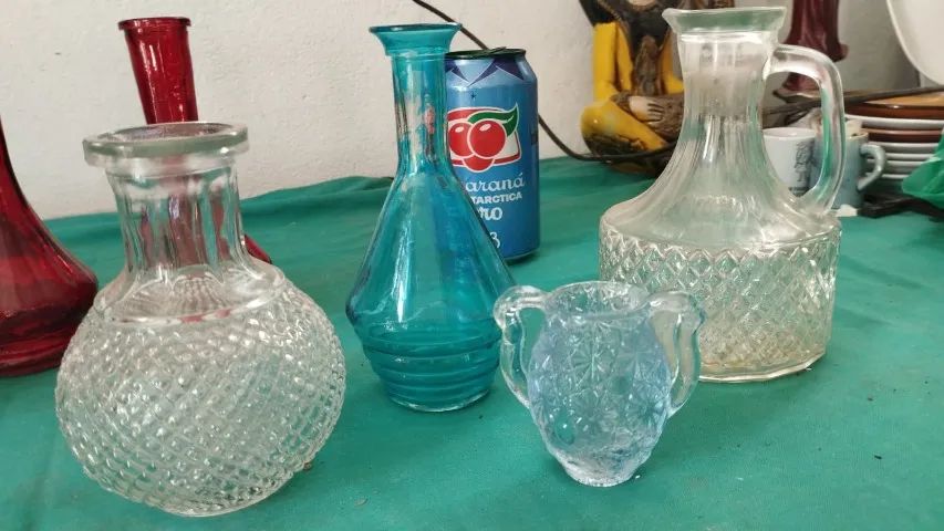 Antigo conjunto de garrafas retrôs, galheteiro e licoreiras - Foto 4