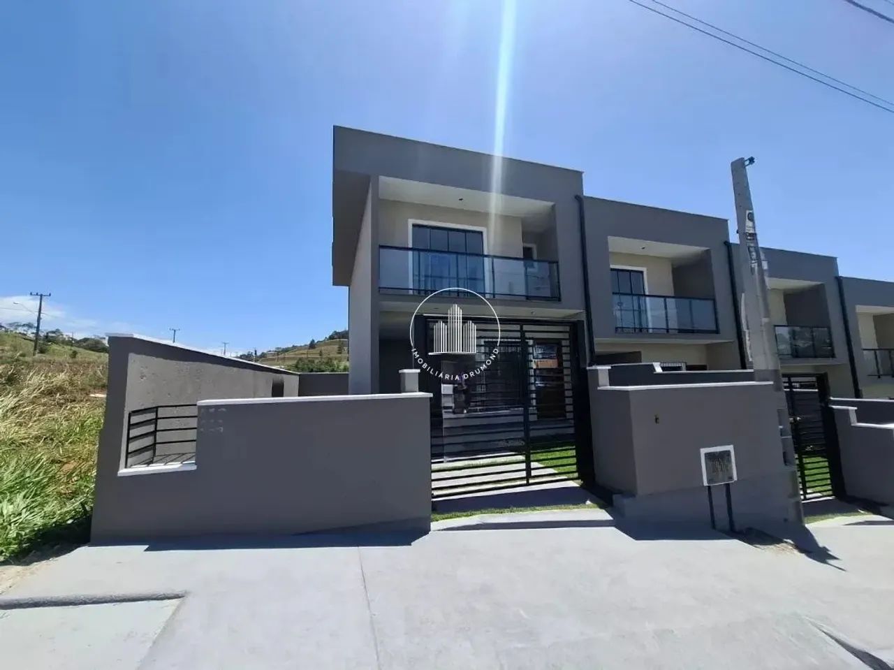 Sobrado Geminado com 2 Suítes e 115m² - Nova São José