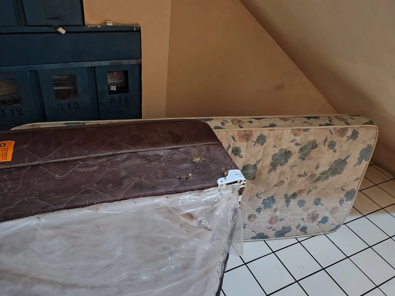 Cama box e colchão solteiro - Foto 2
