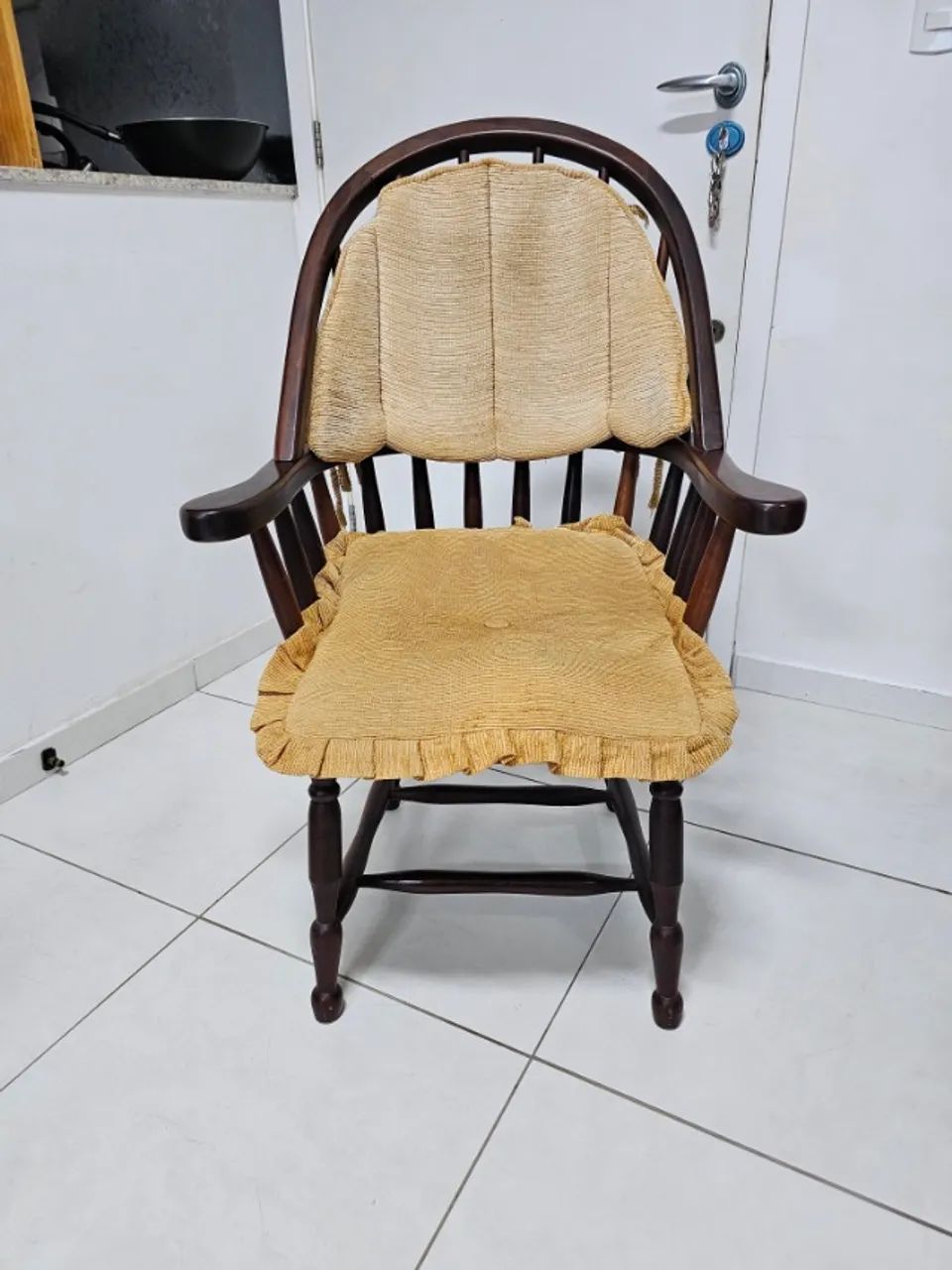 Cadeira Windsor em madeira maciça com almofada - Foto 2