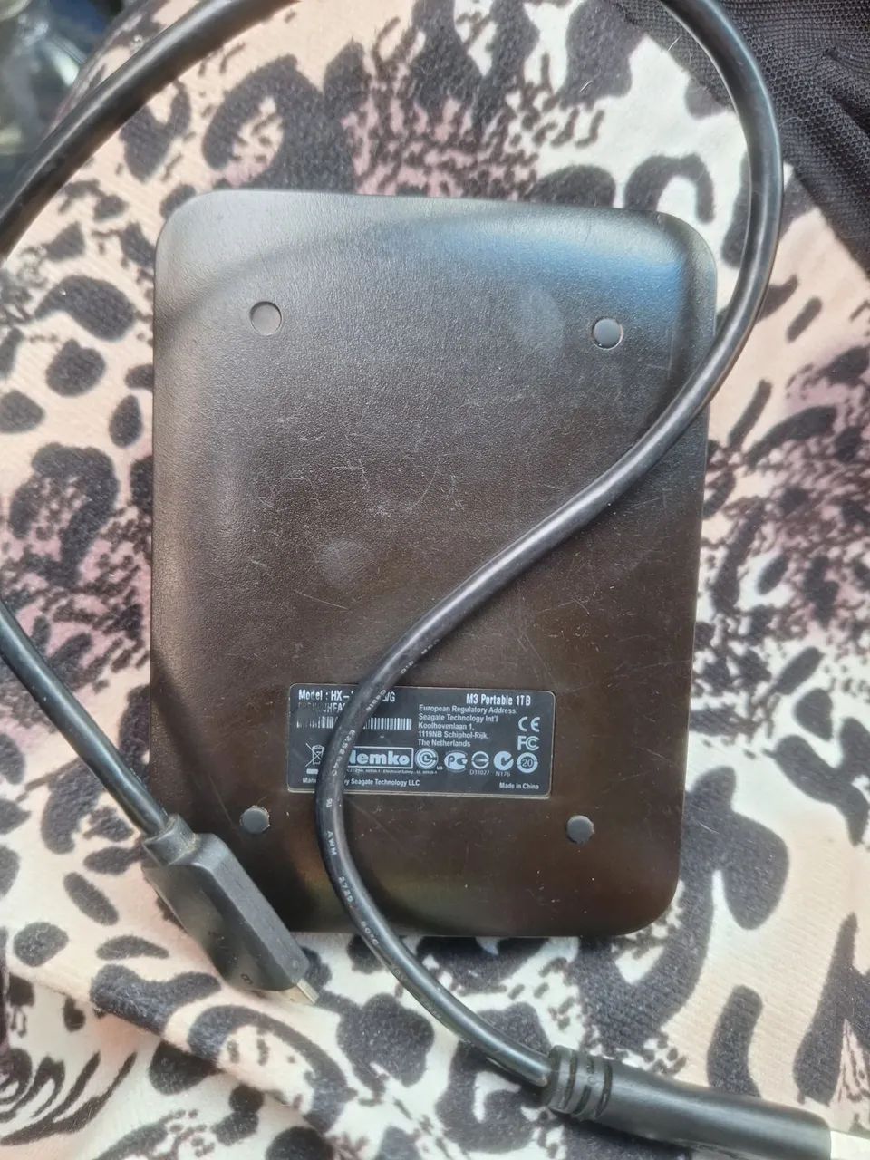 HD externo 1T com Cabo