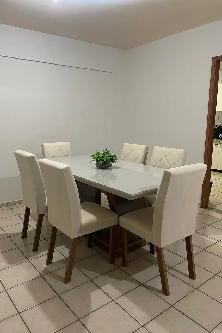 Mesa de jantar com 6 cadeiras 