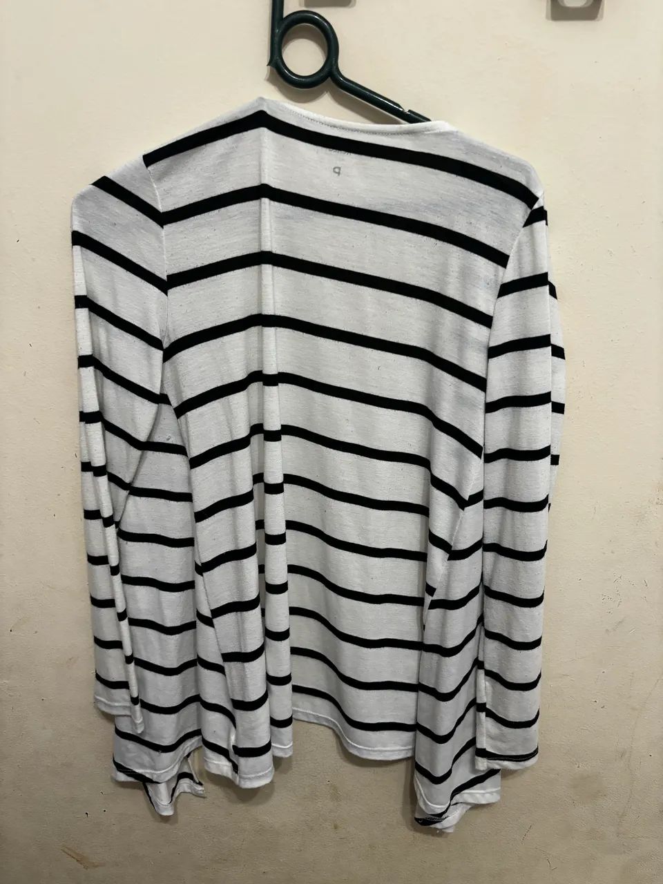 Blusa aberta feminina P listrada preto e branco 100% algodão - Foto 2