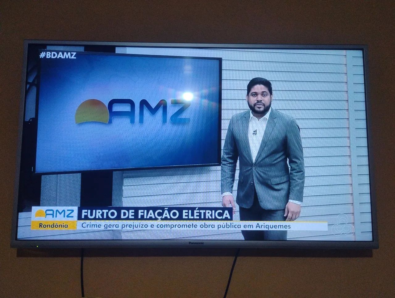 Vendo Smart TV Panasonic de 43 polegadas em PERFEITO ESTADO DE CONSERVAÇÃO  - Foto 4