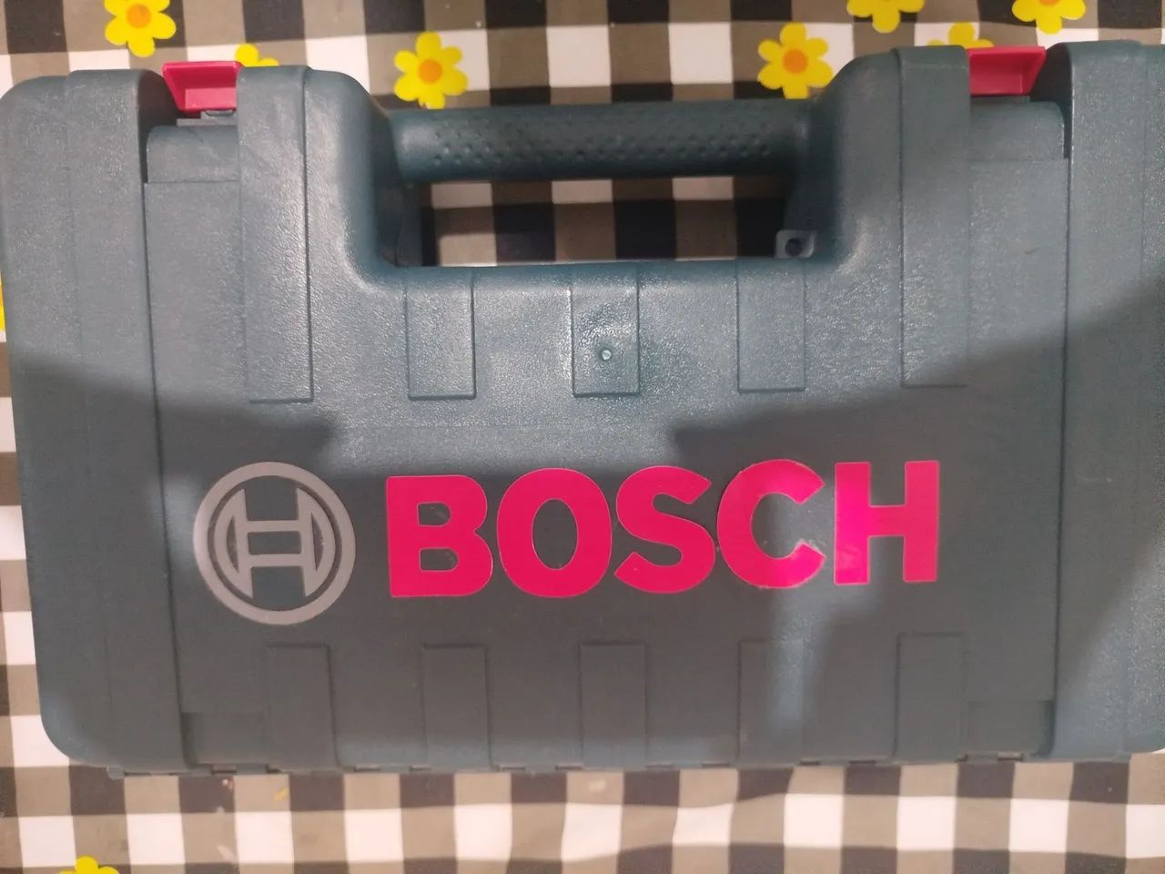 Vende se um Martelete Bosch novo....
