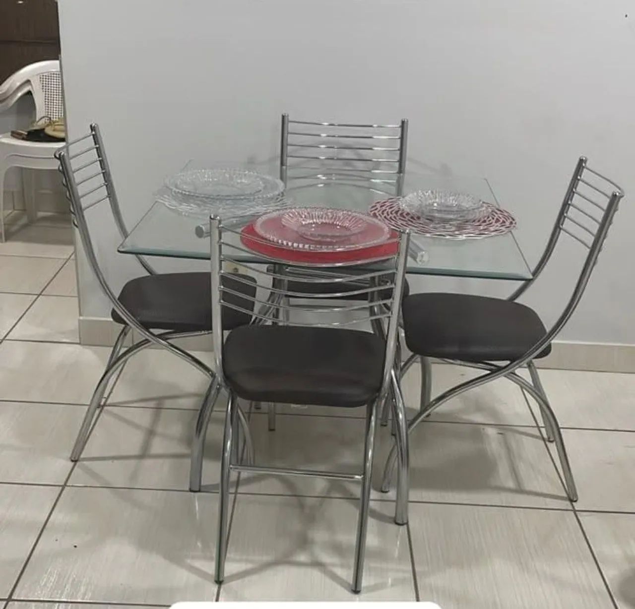 Mesa inox com vidro em perfeito estado 
