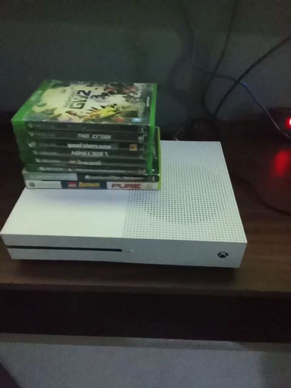 Xbox one s com 9 jogos fisicos - Foto 2