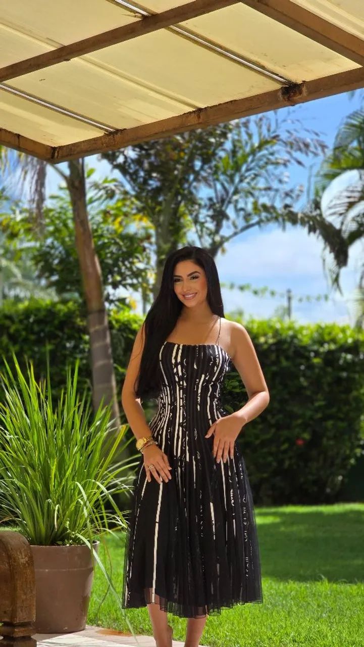 Vestido preto e branco mide casual 