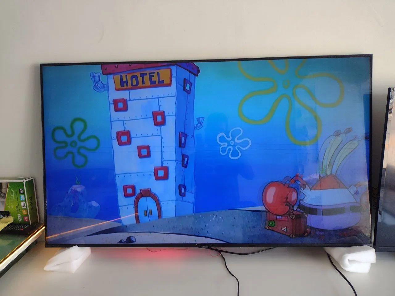Tv Samsung un50tu800 (com linhas)