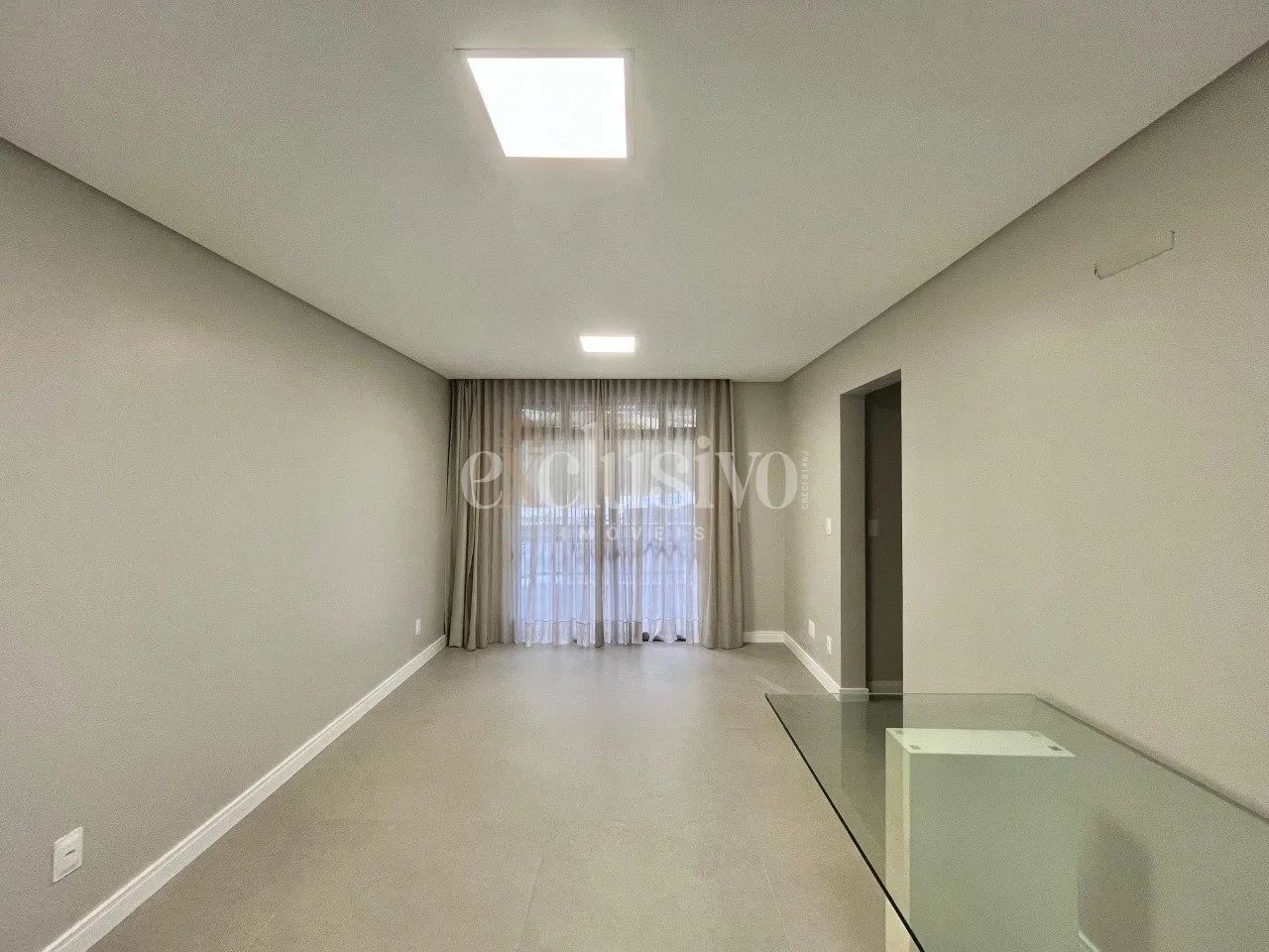 Apartamento 2 dormitórios em Coqueiros - Foto 2