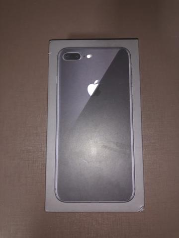 CAIXA IPHONE 8 PLUS PRETO (Com adaptador de carregador)