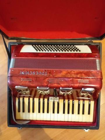 Acordeon Todeschini 80 baixos