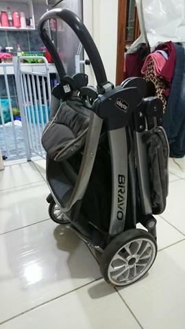 Conjunto de carrinho e bebê conforto com base da Chicco - Foto 3