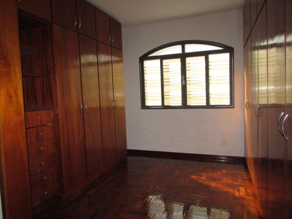 Casa com 4 quartos - Bairro Jardim América em Goiânia - Foto 14