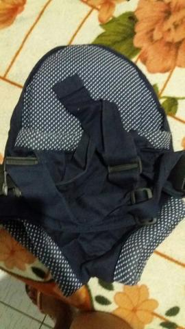 Vendo 1 bebê canguru azul escuro