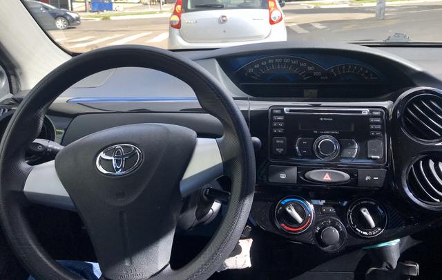 ETIOS Sedan Preto 1.5 X - Foto 3