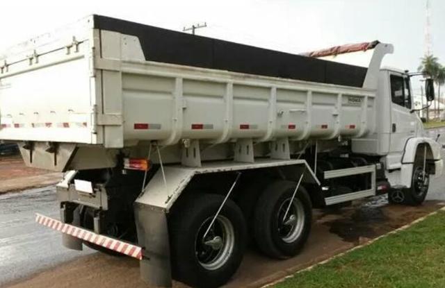 Caminhão Mercedes caçamba - Foto 2