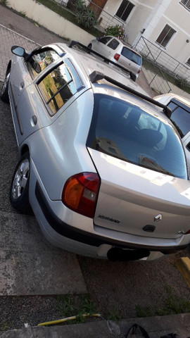 Vendo ou troco Clio sedan 2004 completo