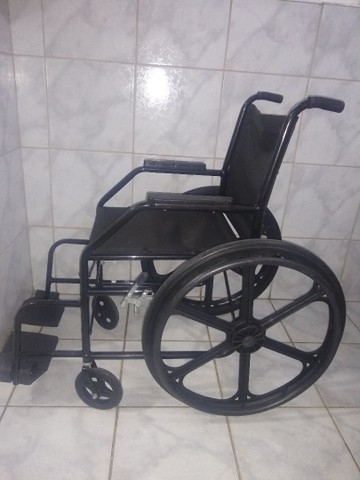 Cadeira de Rodas Dobrável de Pneu Maciço  - Foto 3