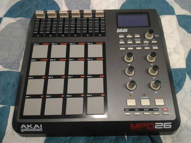 Controladora akai mpd 26