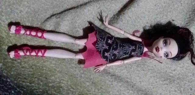 Boneca antiga doll de coleção monster high draculaura da mattel com roupa - Foto 2