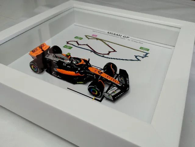 Quadro com miniatura F1 Mclaren Lando Norris #4