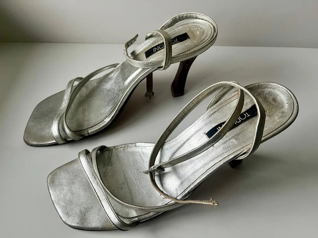 Sandália couro prata