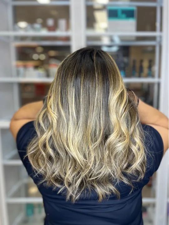 Mechas loiras, morena iluminadas e correção de cor. - Foto 2