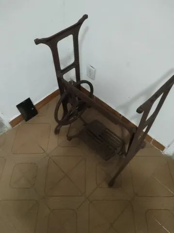 Pé base de máquina de costura em ferro fundido vintage - Foto 2