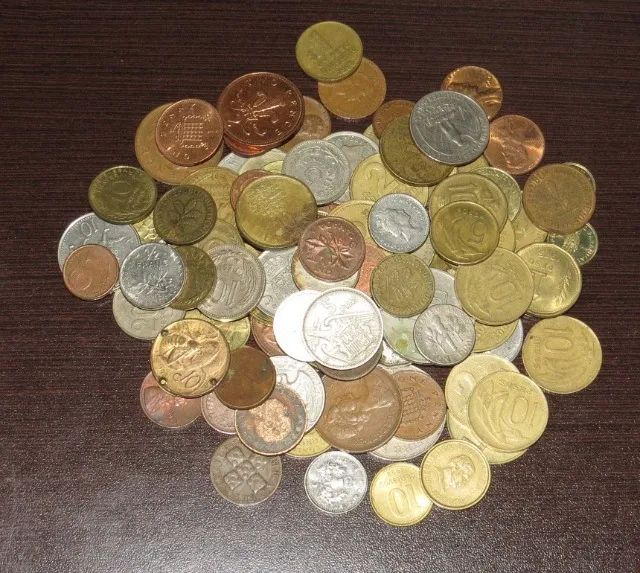 Coleção de 100 moedas antigas estrangeiras - Foto 2