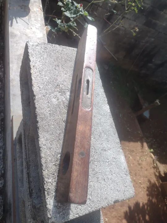 Nível em  madeira antigo