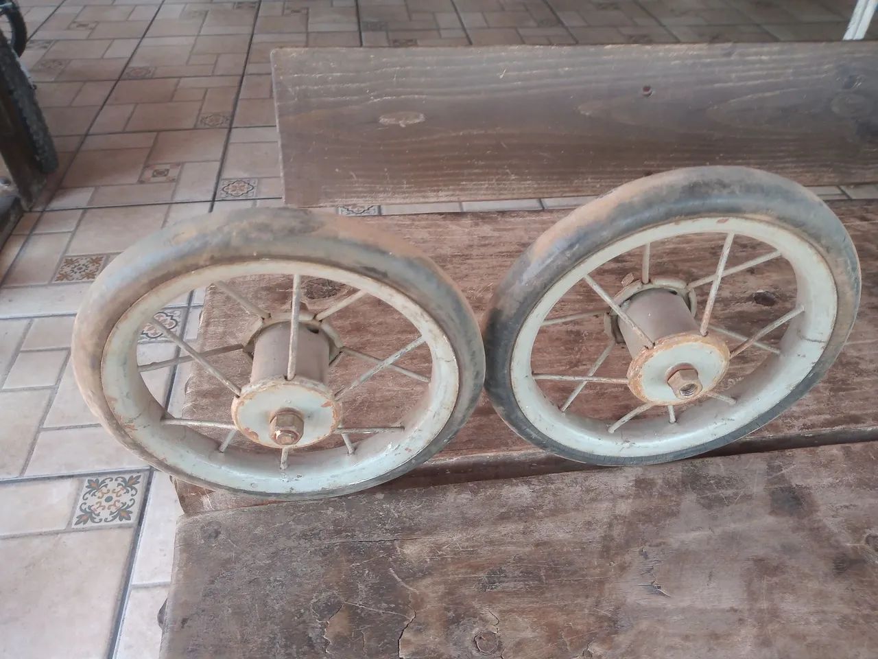 Roda velocípede antigo  - Foto 2