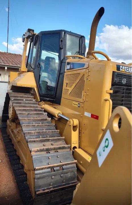 Trator de Esteira Caterpillar D6N XL ano 2013, rodantes novos, em SP