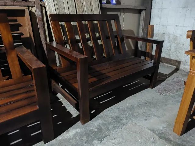 Conjunto de 1 sofá de dois lugares + 2 poltronas de madeira maciça - Foto 2