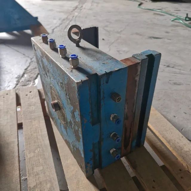 Molde de cabide de plastico com 2 cavidades e Extrator Automático