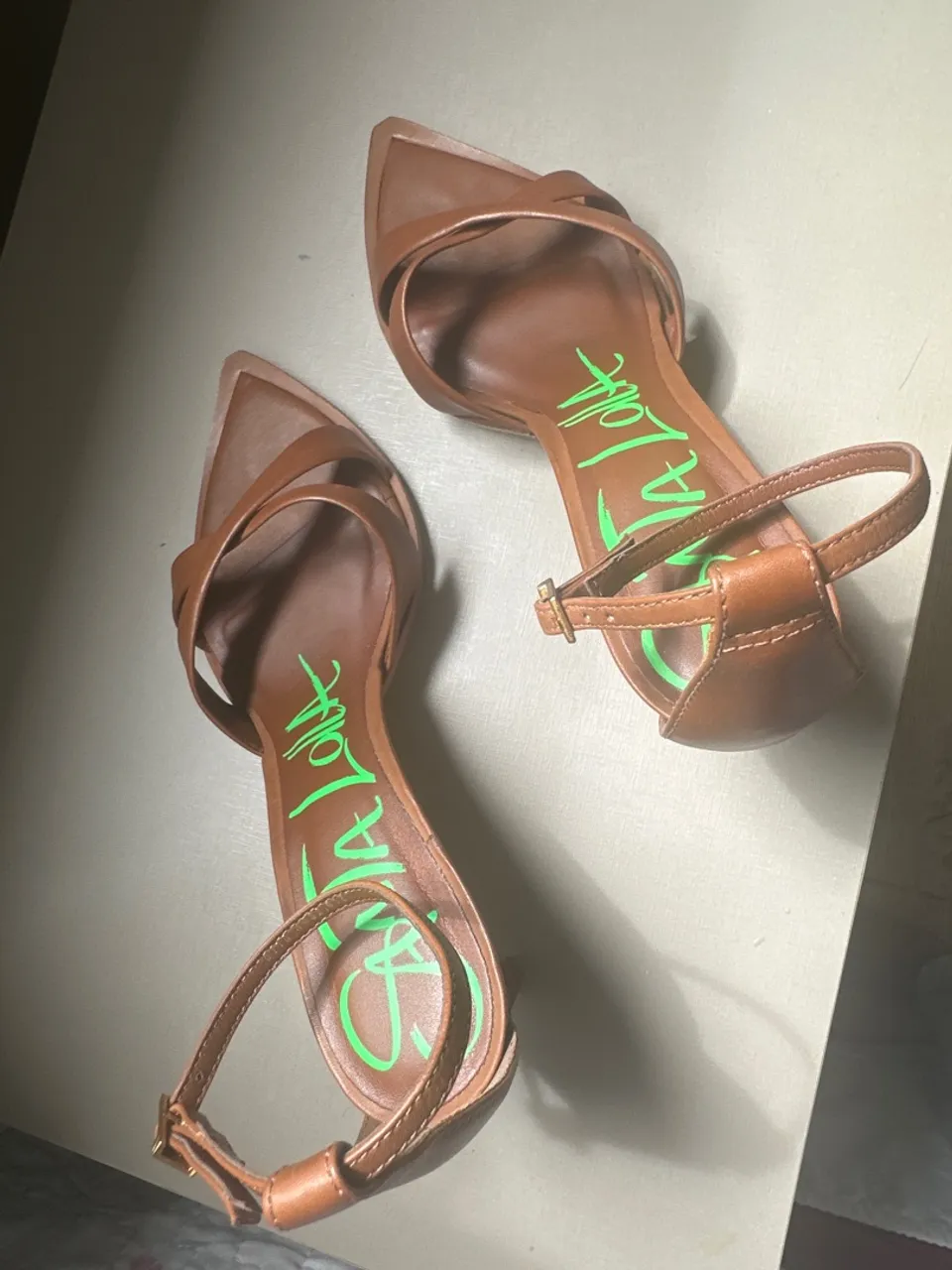 Sandália Salto Marrom - Elegância e Estilo