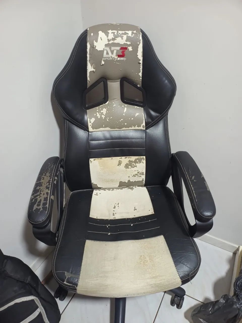 DT3 Gaming Chair